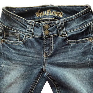 Wallflower Jeans. Dark wash Bootcut  Size 1​. Embroidered pockets. 26” waist